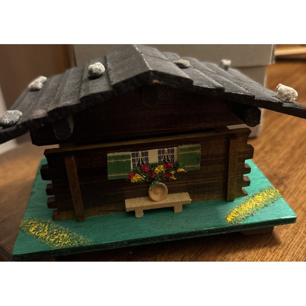 Vintage Music Box Cottage Cabin Edelweiss Swiss Musical Movement Works EUC 2068
